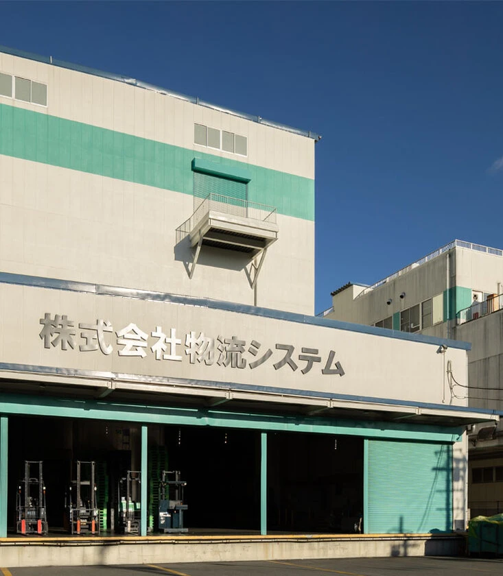 広大な倉庫を保有